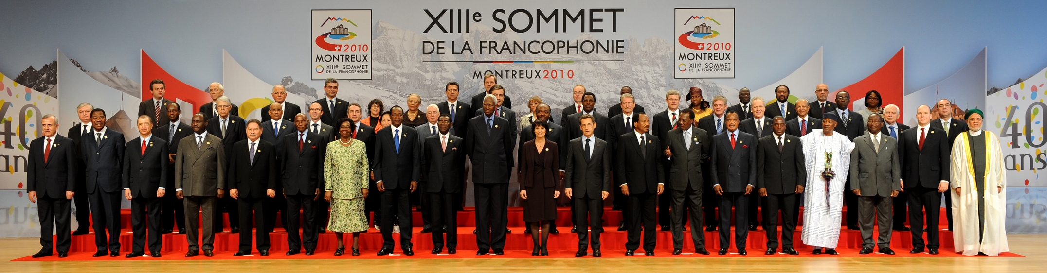 Photo de famille: XIIIe (13e) Sommet de la Francophonie à Montreux (Suisse), 23-24 Octobre 2010