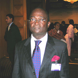 Paul BIYOGHE MBA, 
Premier ministre, Chef du gouvernement (ancien premier ministre 
intrimaire)