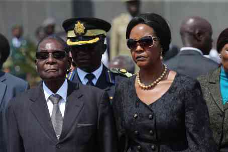 Robert et Grace Mugabe, 26 aout 2017. Robert Mugabe says he is resigning immediately