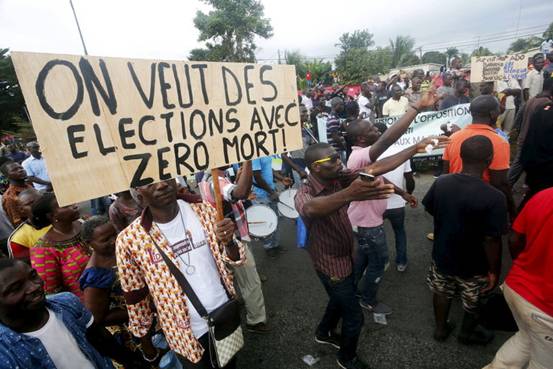 Manifestation à Abidjan en marge de la campagne électorale de la présidentielle d'octobre 2015
