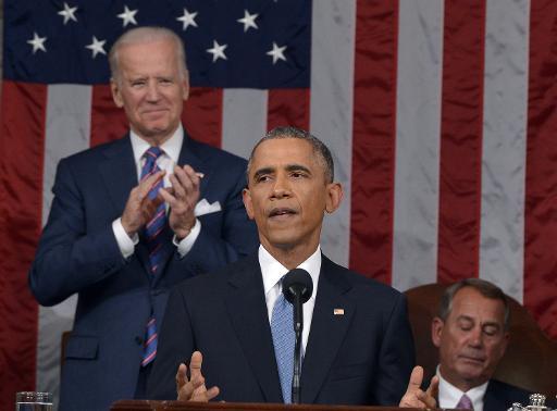 Le prsident amricain Barack Obama, applaudi par le vice-prsident Joe Biden (g), lors de son discours sur l'tat de l'Union devant le Congrs, le 20 janvier 2015  Washington