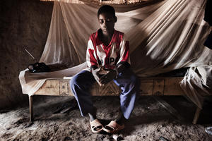 Olivier, 16 ans, a t enlev par l'Arme de rsistance du Seigneur (Lord's Resistance Army, LRA) en octobre 2009.  Il a t le tmoin d'attaques brutales perptres par la LRA contre des civils en RD Congo, et a t oblig d'y prendre part
